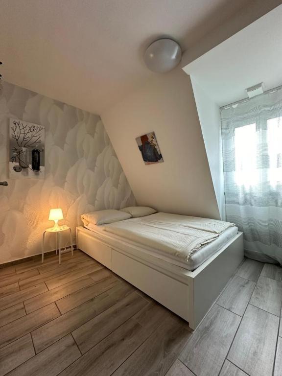 Modern Living Studio Kueche Netflix Inklusive Top Lage Nuremberg Luaran gambar